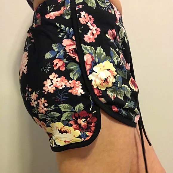 Floral dolphin shorts - Picture 5 of 5